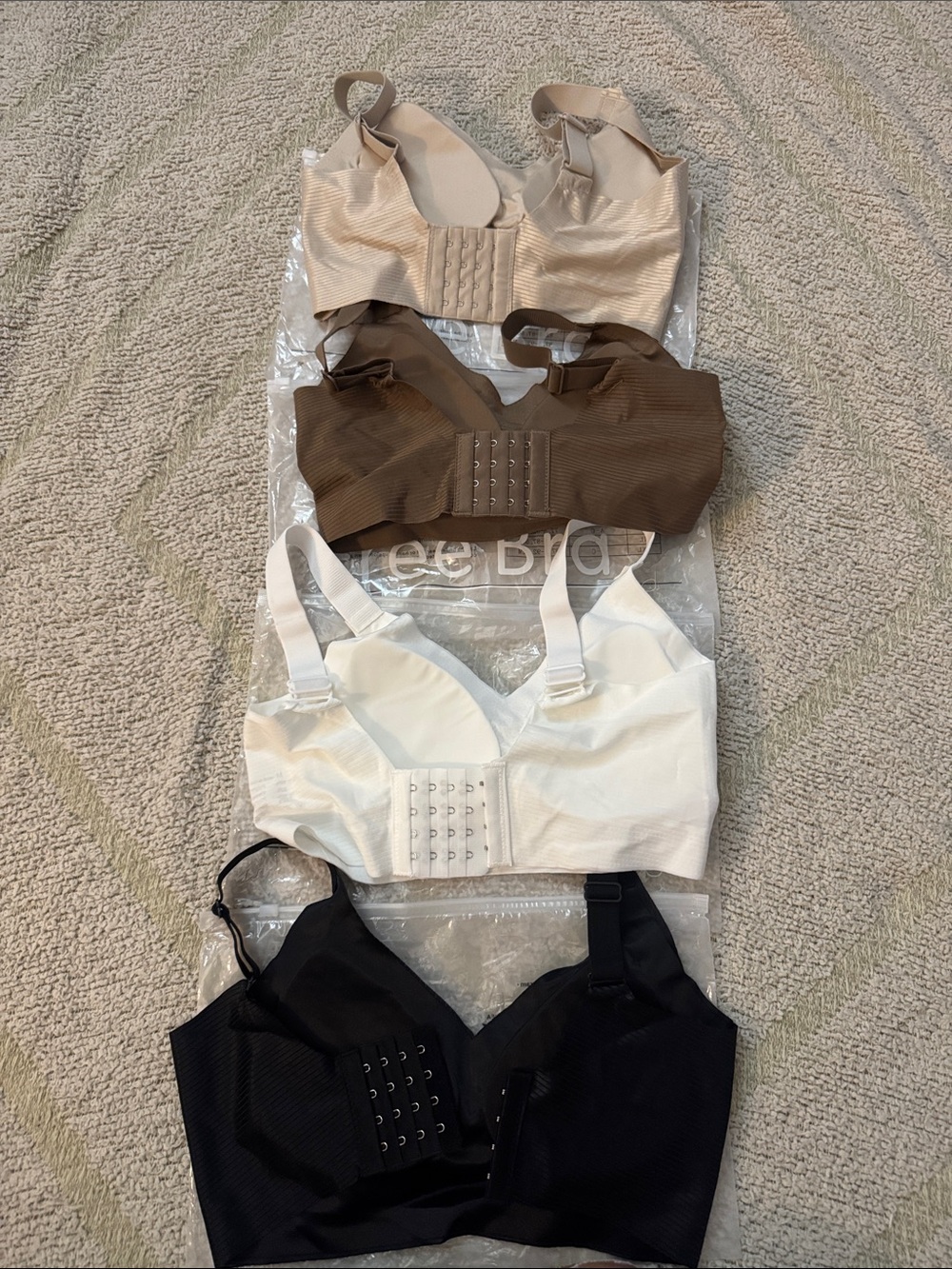 NWT 4 Pack Seamless Wireless Comfort Bras Size Medium - Picture 2 of 4